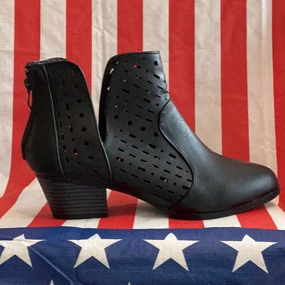 Steven Ella Black Boots, Size 8.5, lightweight, barely worn. - Picture 4 of 4